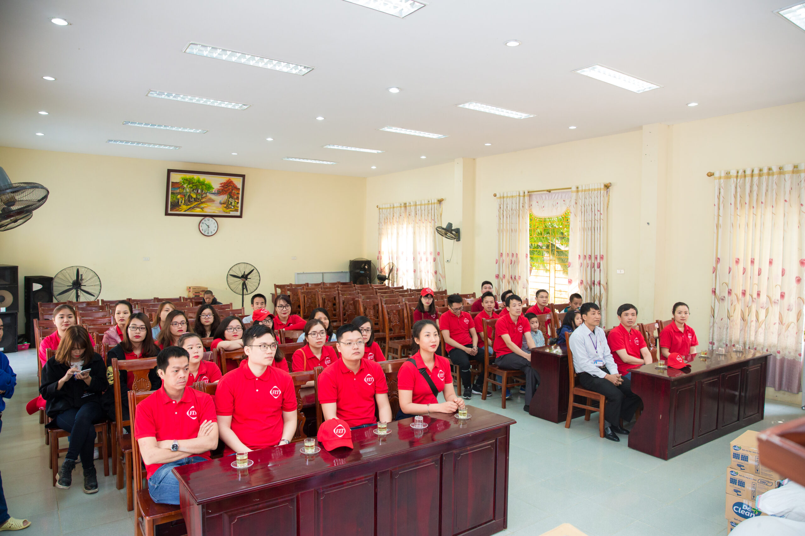 “Giving love” journey came to the elderly and disable children in Thuy An, Ba Vi