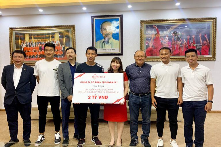 F.I.T Group trao thưởng 2 tỷ đồng cho giải vô địch Seagames 30 của đội tuyển bóng đá nam U22 Việt Nam