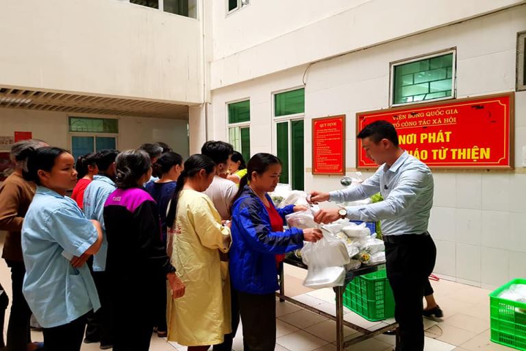 More than 800 poor patients continue to be given free meal at K Hospital, Acupuncture Institute and National Burn Institute