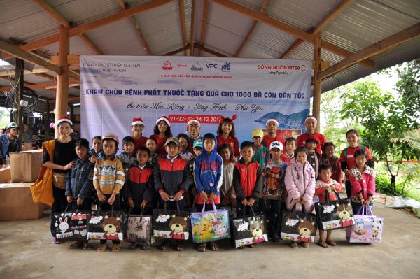 FIT offered presents and free health check in Phu Yen