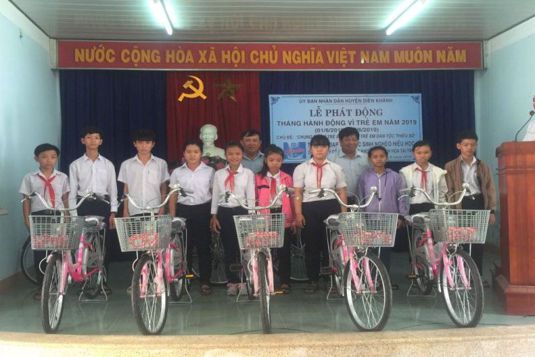 Vikoda trao tặng 20 chiếc xe đạp cho học sinh nghèo hiếu học huyện Diên Khánh, tỉnh Khánh Hòa