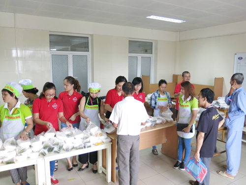 FIT Offered Meals to 700 Patients At K Tan Trieu Hospital And National Institute Of Acupuncture