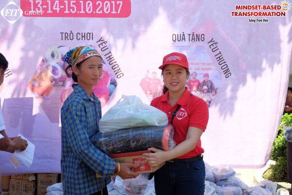 In order to improve community’s health, FIT and MT together organized a free health check up for more than 1,000 poor ethnic people in Vi Xuyen District, Ha Giang province.