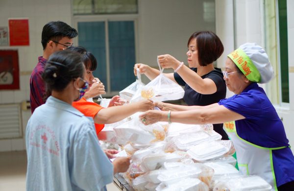 FIT: 850 free rice portions for poor patients at K Hospital and National Institute of Burns