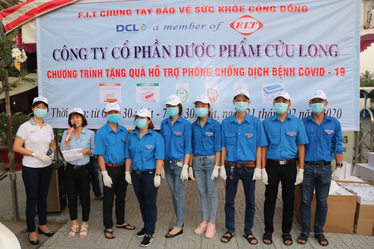 Cuu Long Pharmaceutical organized a gift giving program to help people prevent and control Covid disease – 19