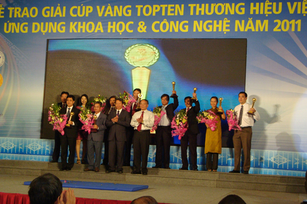 Pharimexco nhận “Cúp vàng Top ten thương hiệu Việt – Ứng dụng KH&CN năm 2011”