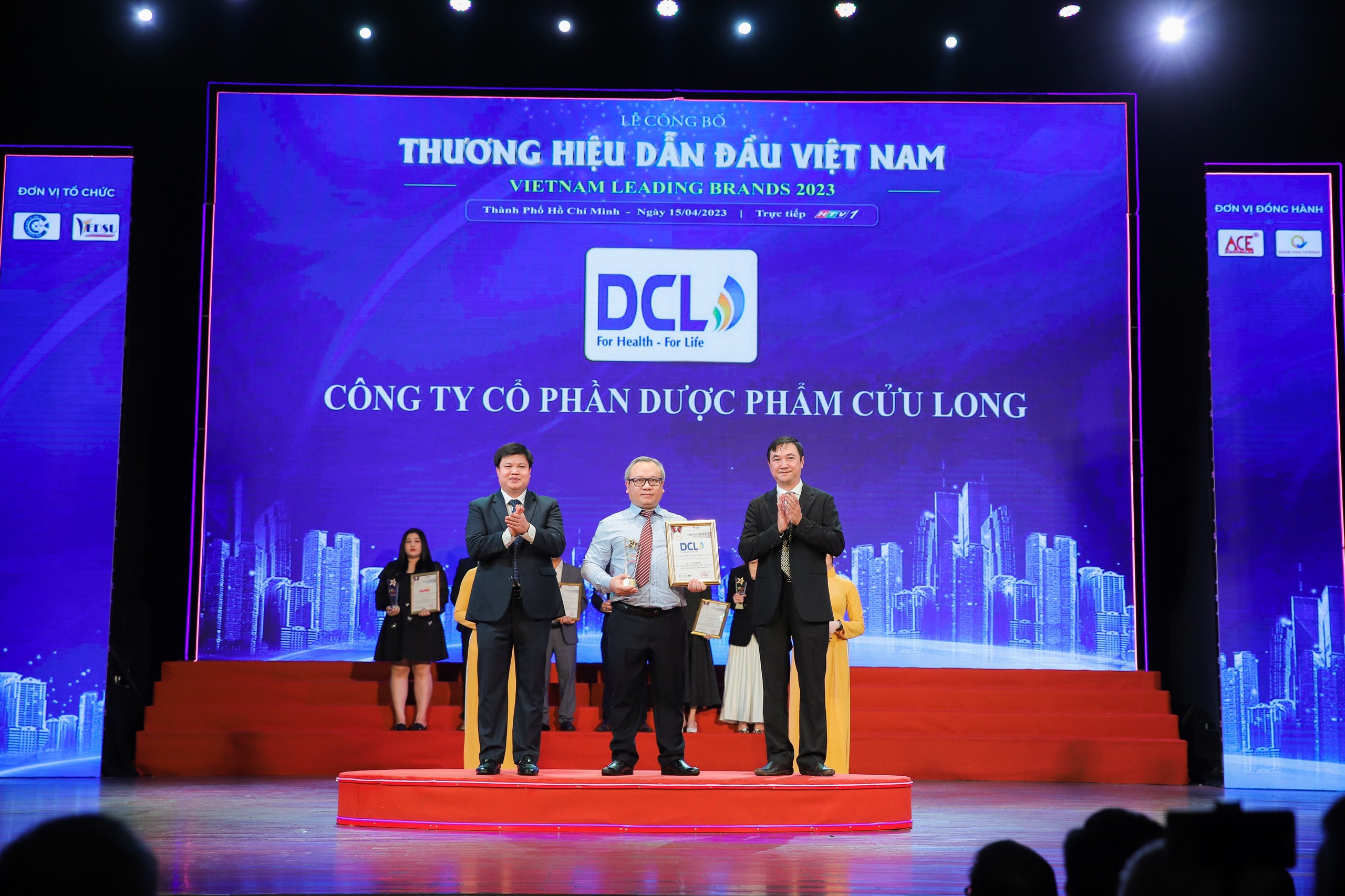 DƯỢC CỬU LONG XUẤT SẮC ĐÓN NHẬN GIẢI THƯỞNG “TOP 10 THƯƠNG HIỆU DẪN ĐẦU VIỆT NAM”