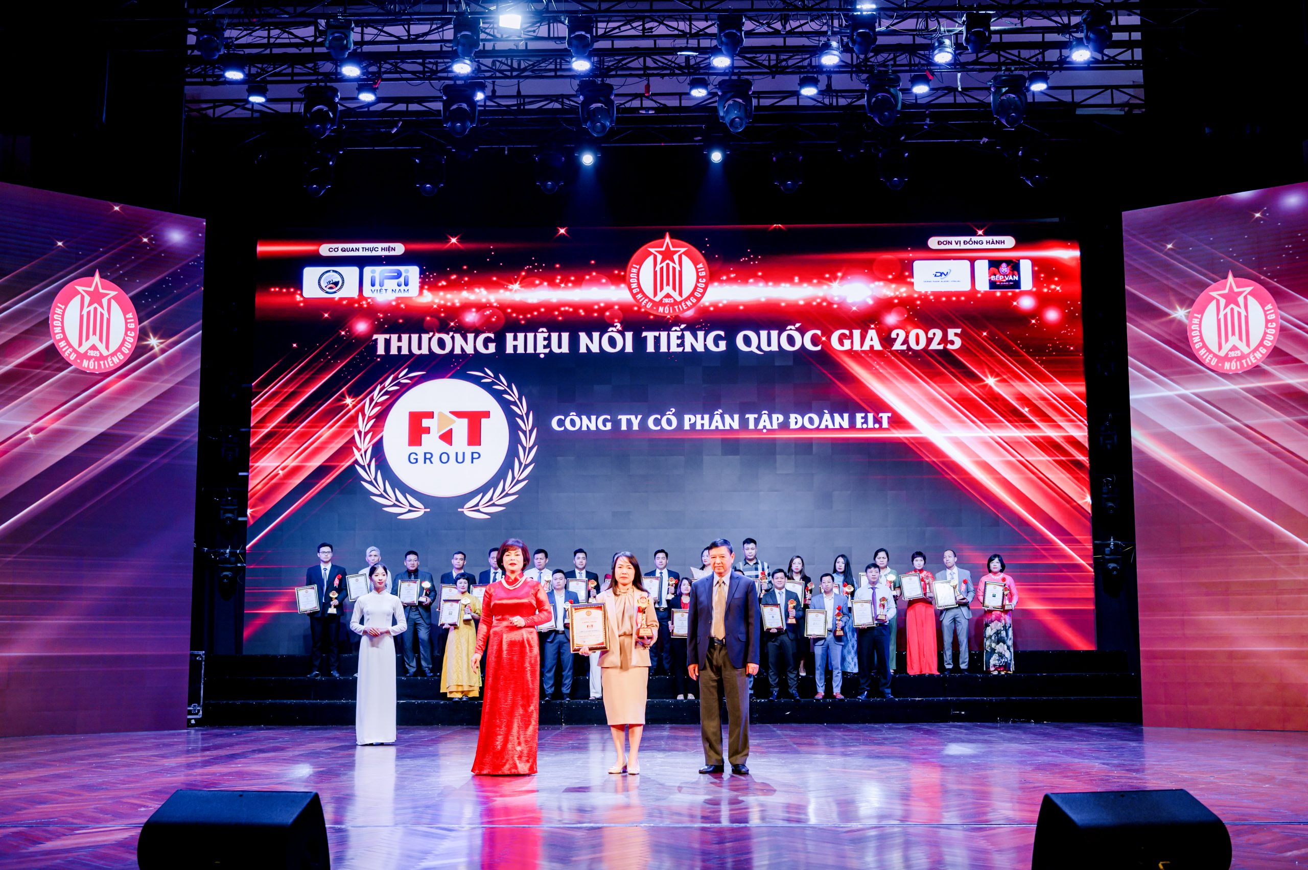 F.I.T Group xuất sắc giành giải Top 10 Thương hiệu nổi tiếng Quốc gia 2025