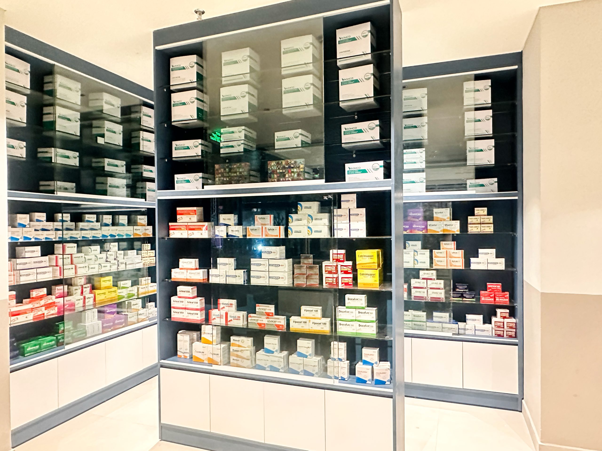 Dược Cửu Long đẩy mạnh kết nối hợp tác với Đại học Cửu Long qua hoạt động trưng bày sản phẩm