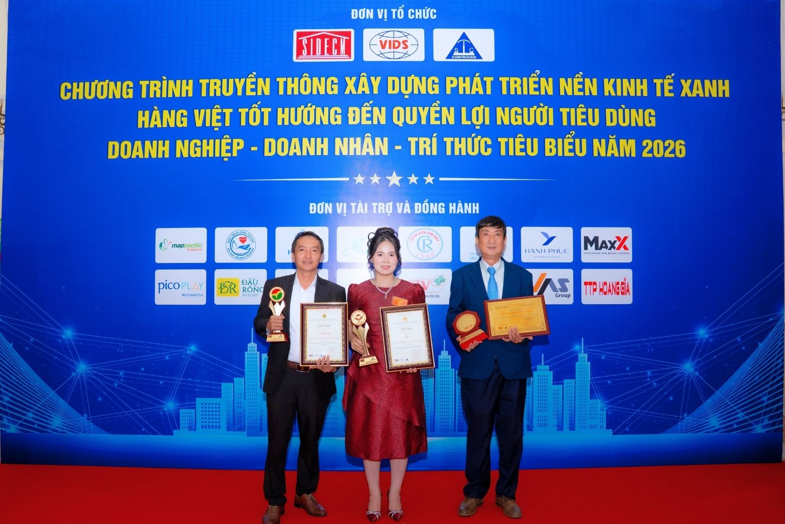 Alobacsi: Dược Cửu Long nhận 3 giải thưởng tại chương trình Hàng Việt tốt hướng đến quyền lợi người tiêu dùng 2026